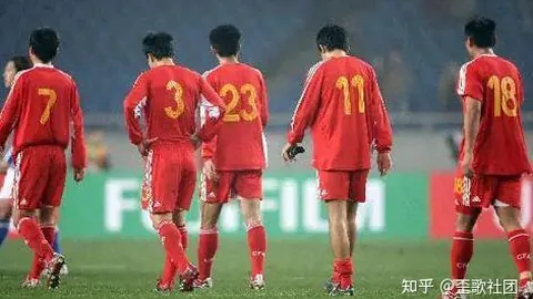 WWE亚马尔盛典，亚马尔与奥尔顿、Triple H等巨星同框，合影留念，务必注意安全！